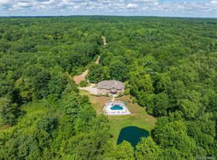 2550 Birch Grove Ct, Oxford, MI 48370
