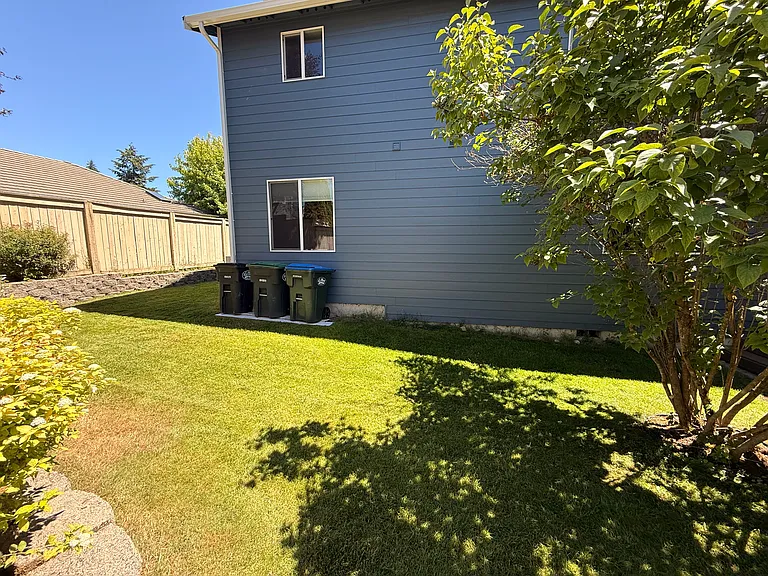 Vancouver Dr NE — Photo 23