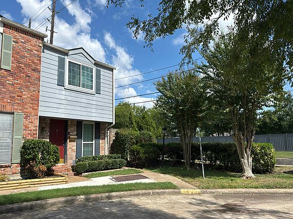 3rd image of 6302 Chevy Chase Dr #1