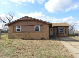 108 Windsor Rd, Chickasha, OK 73018
