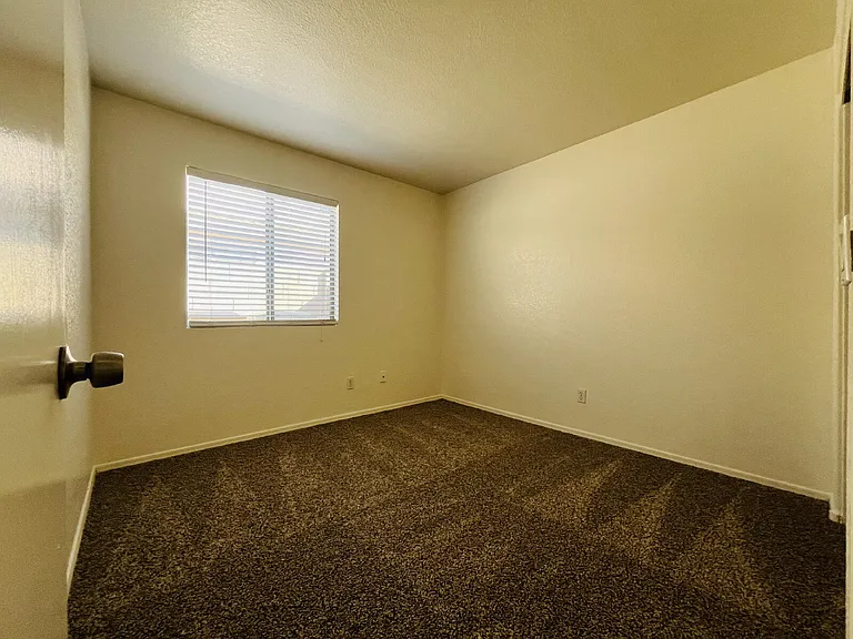 7332 N 70th Dr — Photo 15