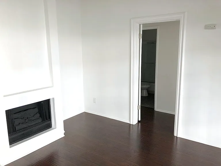 1409 Midvale Ave — Photo 6
