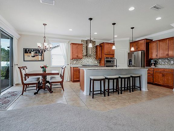 3rd image of 653 Broomsedge Cir