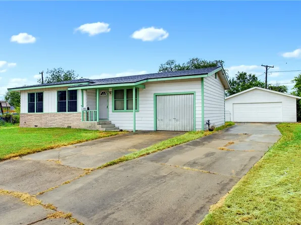 836 Hamilton St, Sinton, TX 78387
