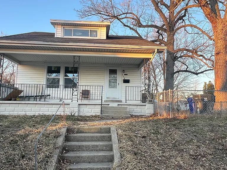 608 W Monroe St — Photo 2