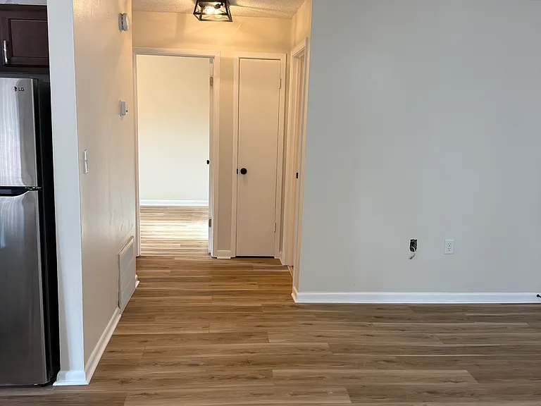 706 Shady Lane Dr #D — Photo 7