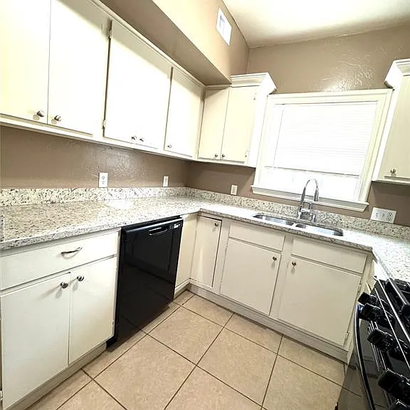 2937 Pioneer Ave — Photo 10