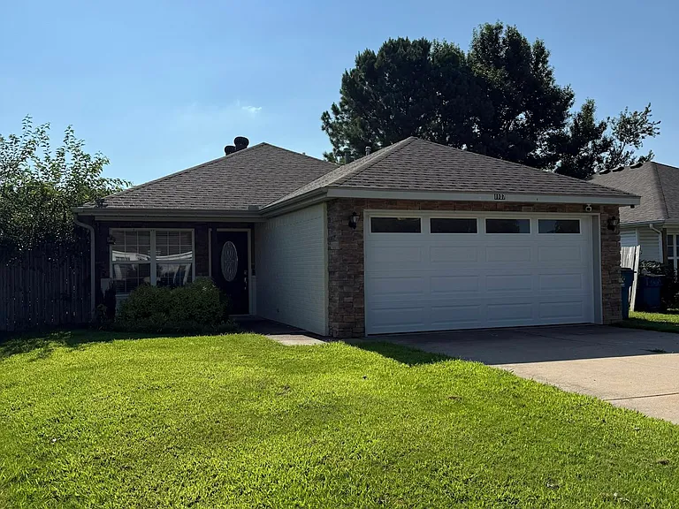 1107 Ryan St — Photo 1
