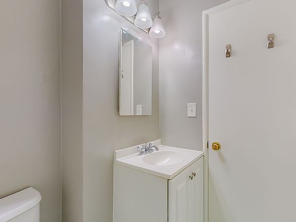 4th image of 1818 N Kingsley Dr APT 10