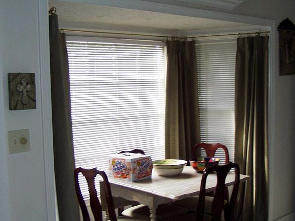 3rd image of 195 Lake Dr
