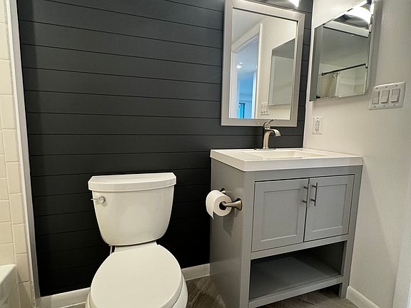 Hallway Full Bathroom