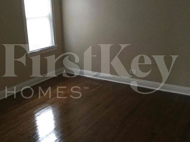 8044 S Maplewood Ave — Photo 9