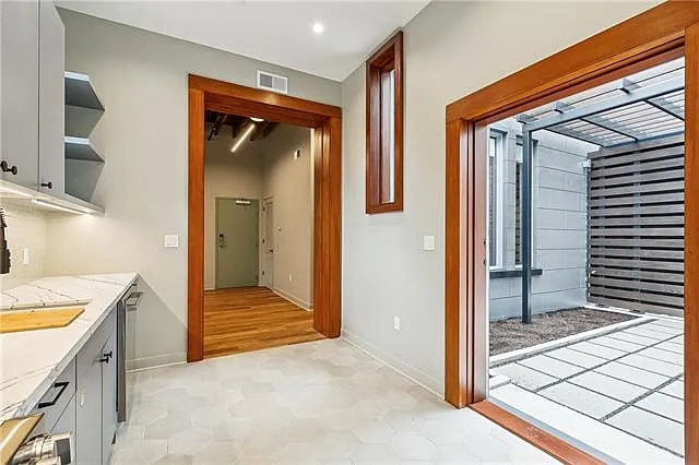 1 bed, 1.0 bath, 660 sqft, $2,100 — Photo 4