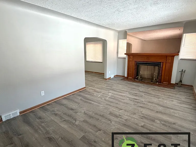 19691 Cliff Street — Photo 2