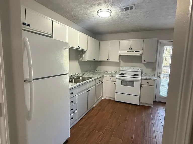 Hillcrest — Photo 2