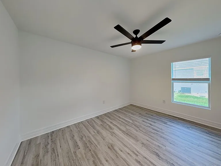 2308 NW 9th Ave — Photo 10