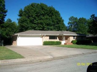 604 Melody Ln, Gainesville, TX 76240