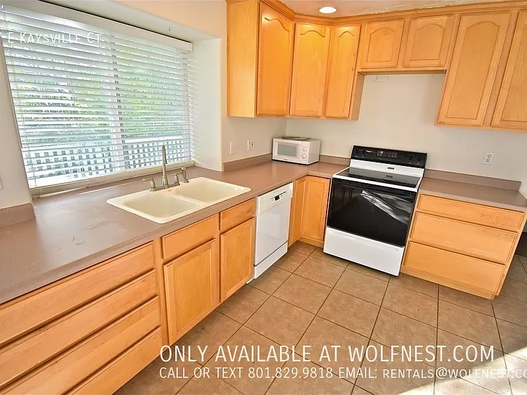 77 E Kaysville Ct — Photo 33