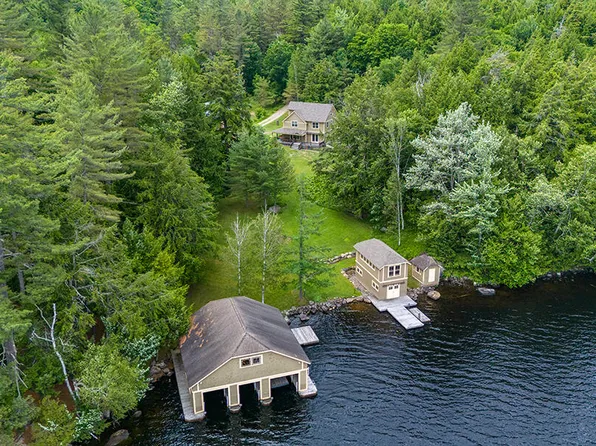 8 Pinehurst Rd, Saranac Lake, NY 12983