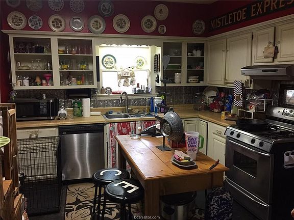 4th image of 1006 S Magnolia St