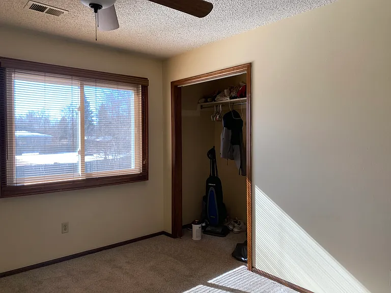 717 E Geneseo St — Photo 16