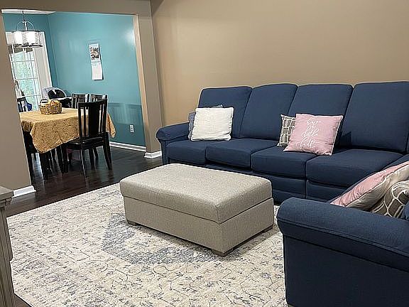 3rd image of 321 Long Branch Ln