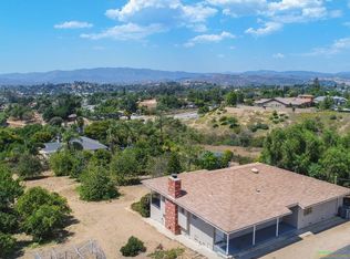 165 N Stage Coach Ln, Fallbrook, CA 92028