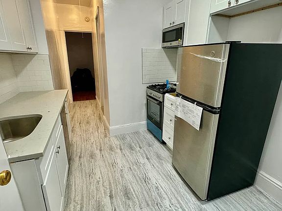 2nd image of 236 E 89th St APT 3A