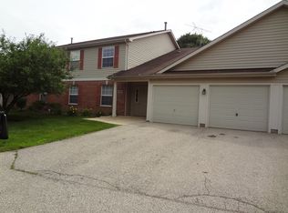 978 N Village Dr UNIT 4, Round Lake Beach, IL 60073