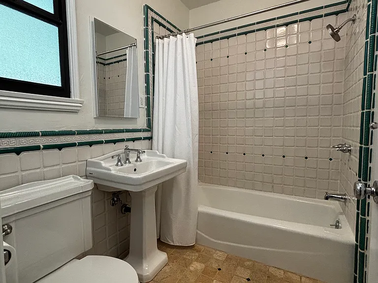 1151 Heather Sq — Photo 22