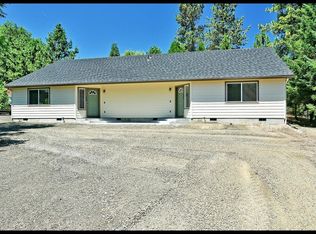 1025 Celtic Cir #A/B, Shady Cove, OR 97539