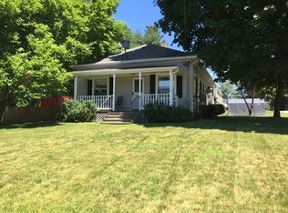 1015 School St, Webster, MA 01570