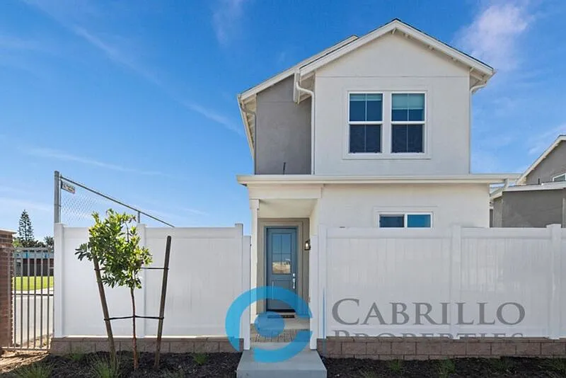 2 bed, 3.0 bath, 1193 sqft, $3,695 — Photo 4