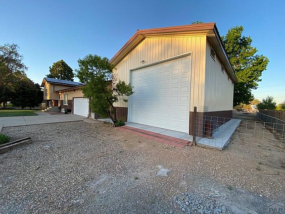 2nd image of 982 Clover Ln