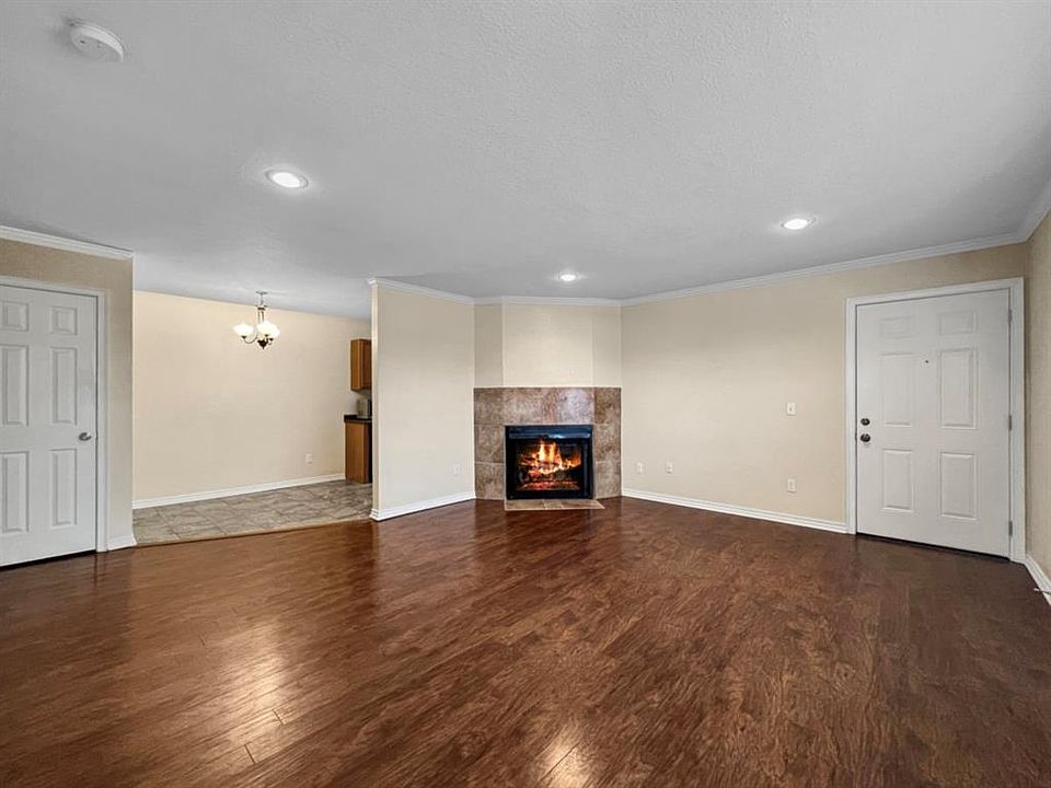 1st image of 401 SE 12th St #217