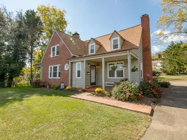 306 N Lafayette St, Galax, VA 24333