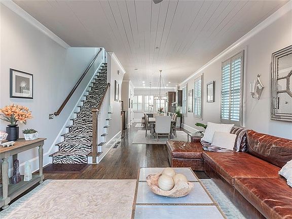 2nd image of 6026 Gaines St #6026