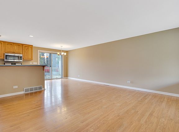 2nd image of 333 Oakwood Dr