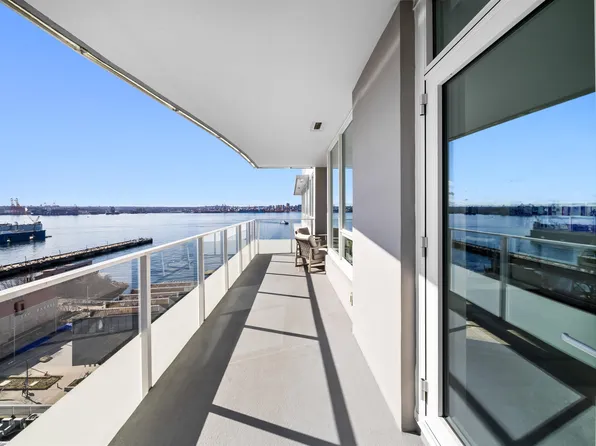 118 Carrie Cates Ct #1210, North Vancouver, BC V7M 0G6