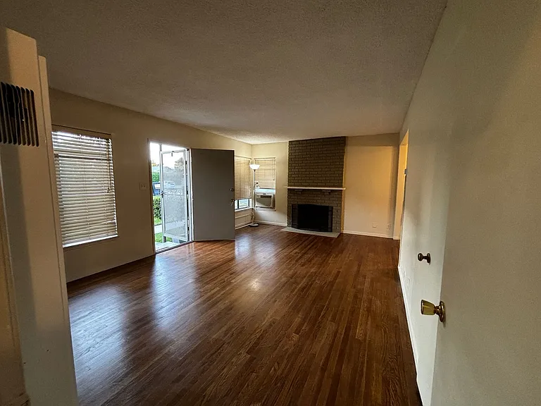 912 Genoa St — Photo 15