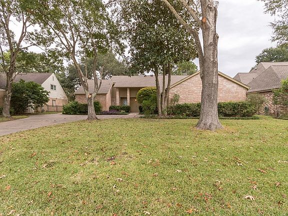 Long driveway allows for extra off street parking