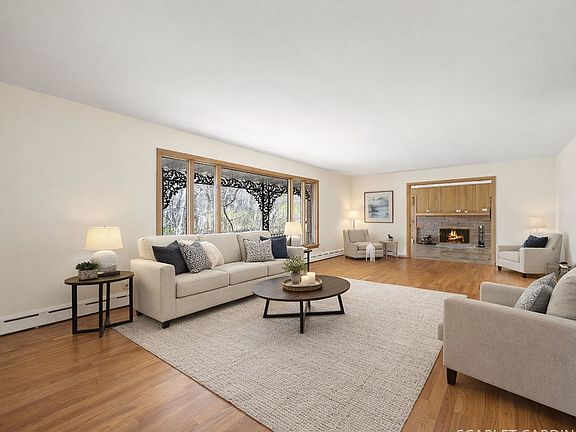 3rd image of 501 Glenwood Trl