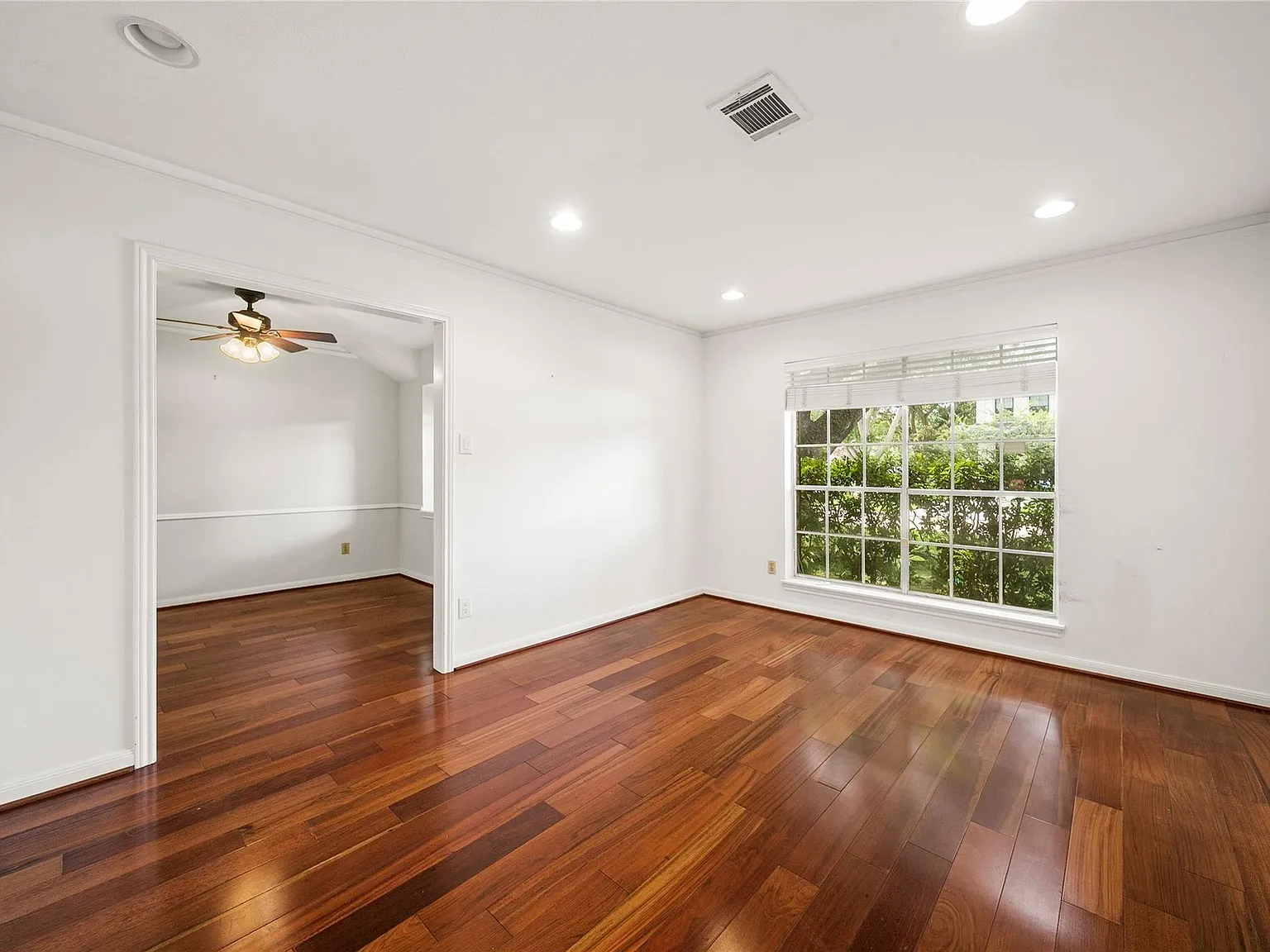 3 bed, 2.0 bath, 2013 sqft, $3,500 — Photo 3