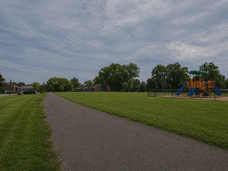Crestview at Louisville Apartments — Photo 36