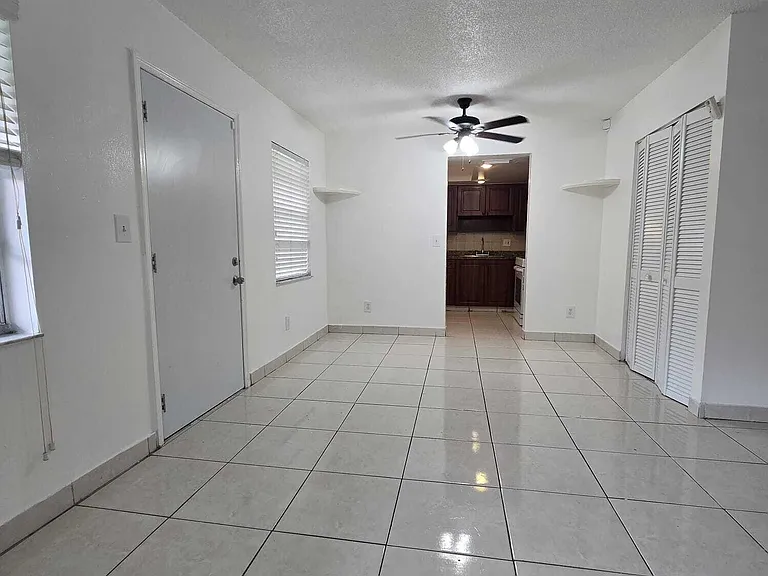 1201 SW 52nd Ave #202-2 — Photo 8