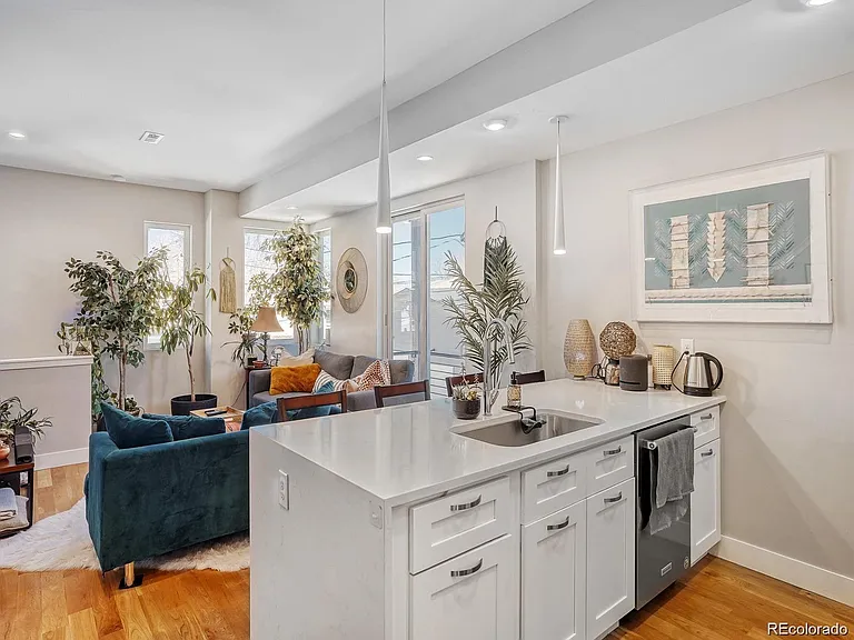 1272 Yates St #6 — Photo 8