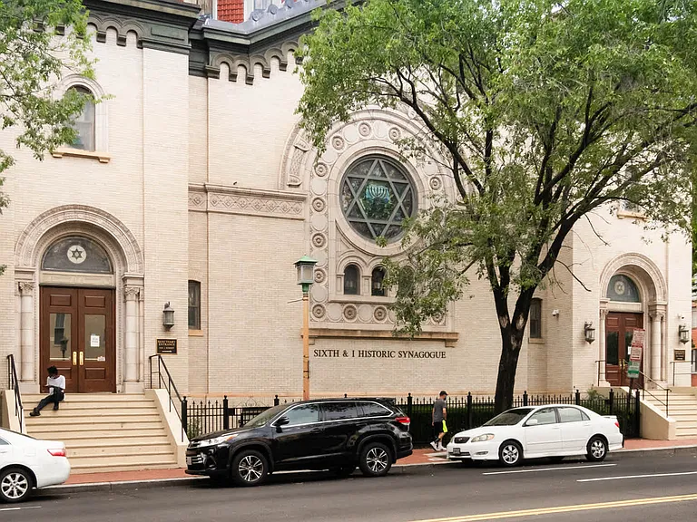 Explore Mt. Vernon Triangle.