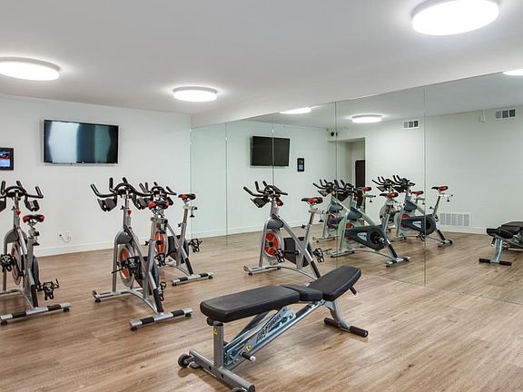 5th image of 300 E Bellevue Dr #127