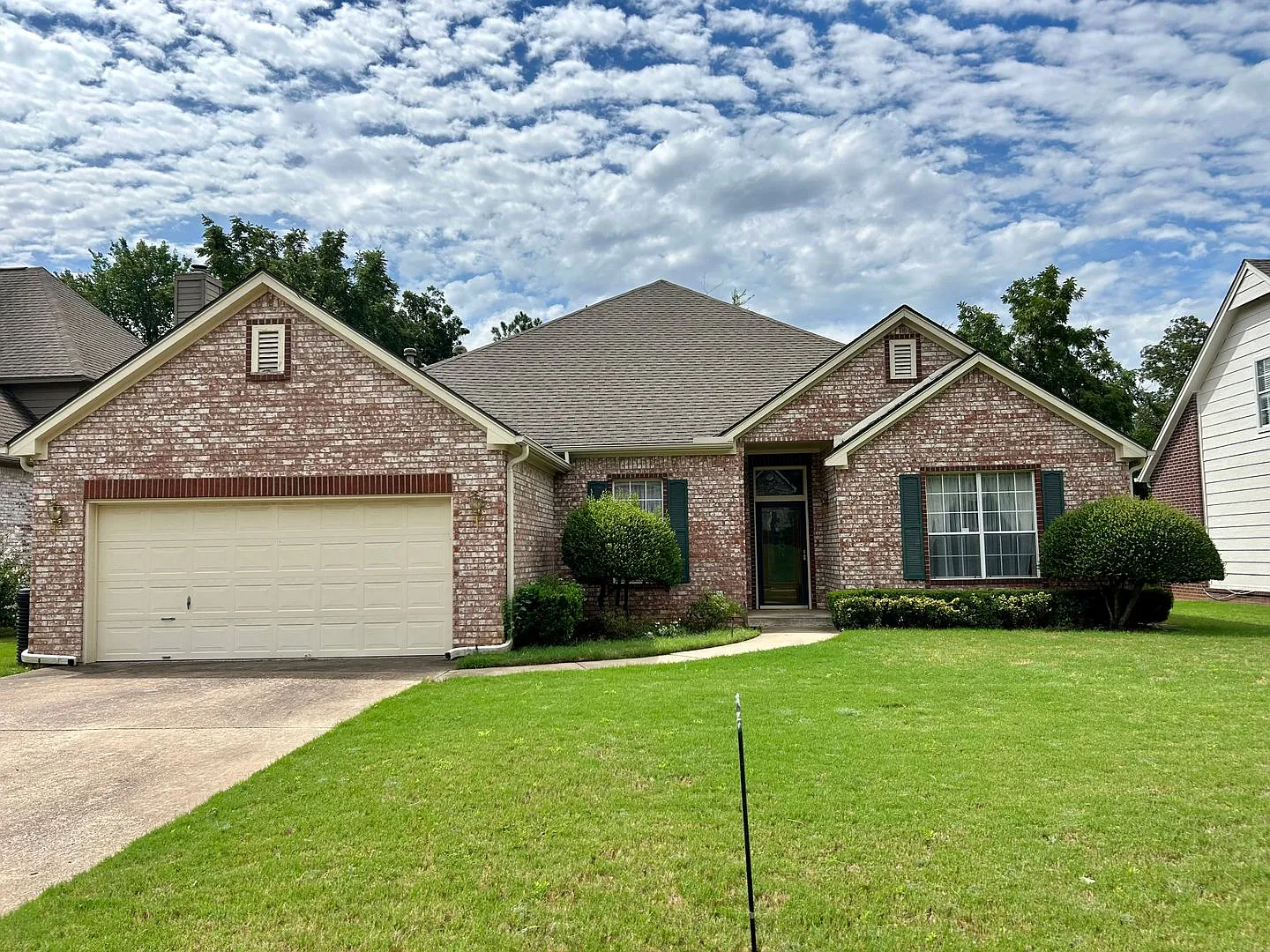 Gorgeous custom home in Southern Pointe IV with inground pool! — Photo 1