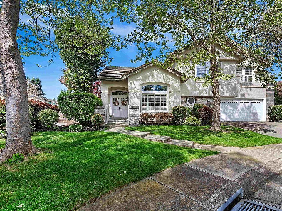 1st image of 417 Triomphe Ct